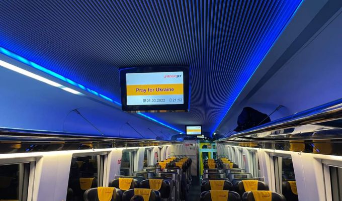 Pierwszy pociąg humanitarny towarowo - osobowy Regiojet z Pragi dotarł do Medyki