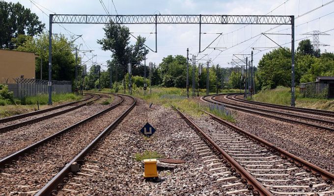 Jak PKP PLK zamierzają zwiększać przepustowość na sieci kolejowej? Odpowiedź MIB