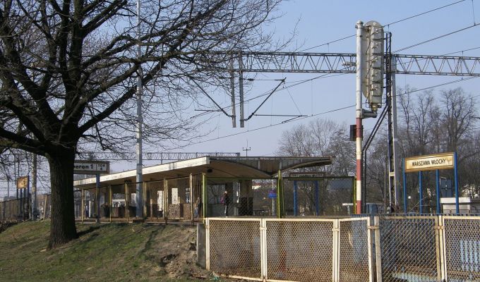 Warszawa Włochy - pasażerowie korzystają z nowych peronów