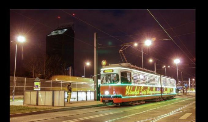 Kraków: Mikołaj rozda prezenty w tramwaju