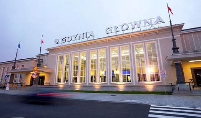 Gdynia: przy dworcu stanie scena teatralna