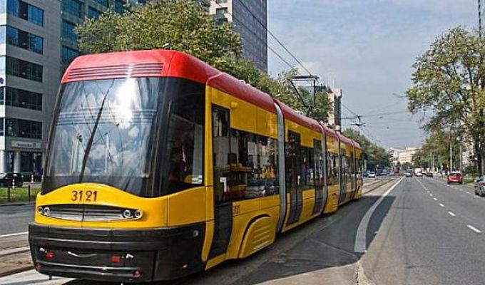 Warszawa: w letnie weekendy tramwaje kursują dłużej i częściej