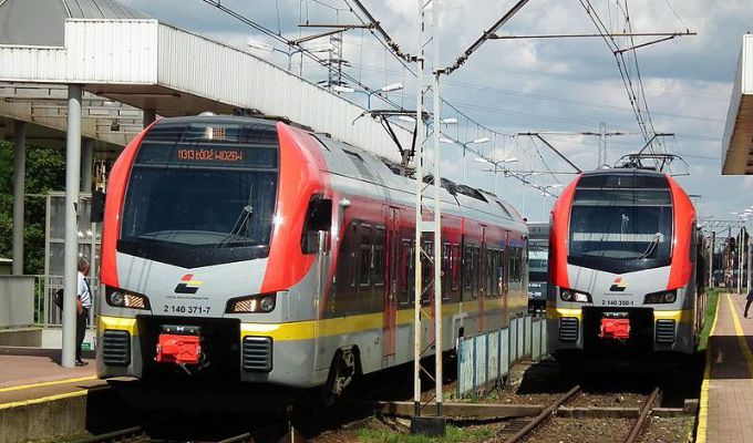 ŁKA wprowadza dodatkowe połączenia i nazwy dla pociągów do Warszawy