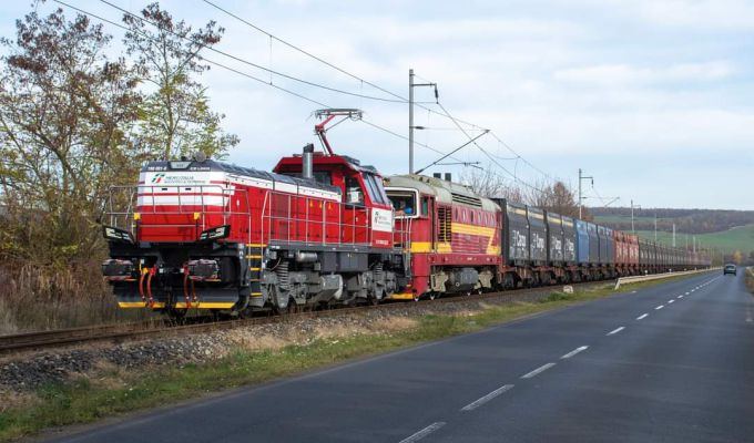 Testy lokomotywy DualShunter 2000 na sieci spółki SD - Kolejová doprava