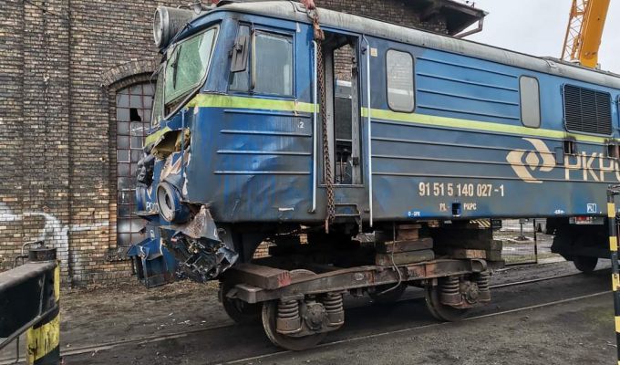 Uszkodzona w wyniku czołowego zderzenia lokomotywa EU07-1503 PKP Cargo zostanie zezłomowana.