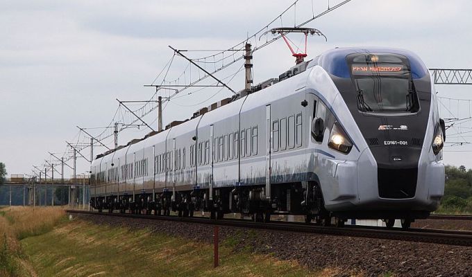 Mniej pociągów do Białegostoku z powodu opóźnień w produkcji Darta