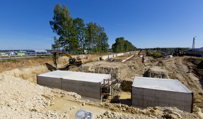Powstają nowe perony, tory i mosty na linii kolejowej łączącej Tarnowskie Góry z Zawierciem