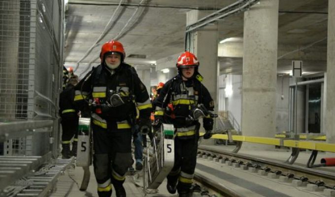Ćwiczenia służb ratowniczych w II linii metra [zdjęcia]
