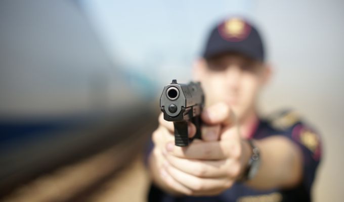 Funkcjonariusze SOK użyli broni wobec złodziei, którzy próbowali ich rozjechać
