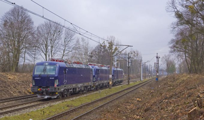 Trzy kolejne lokomotywy Vectron Siemensa dotarły do poznańskiego Franowa.