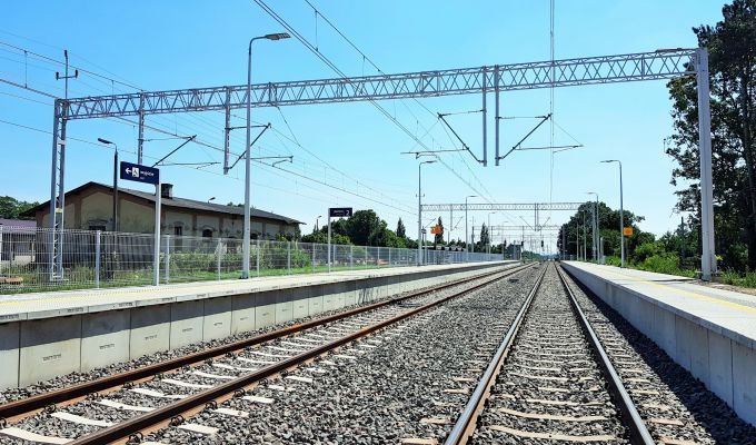 Mieszkańcy Bydgoszczy i Torunia szybciej pociągiem dojadą do stolicy