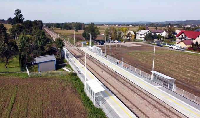 Nowe tory, perony i obiekty inżynierskie ułatwiają podróże na linii z Krakowa do Oświęcimia
