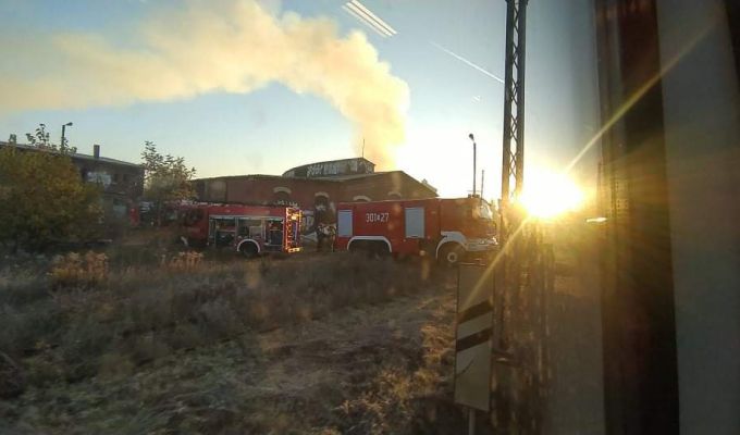 Palił się budynek administracyjny zabytkowej lokomotywowni przy ul. Raciborskiej w centrum Katowic.