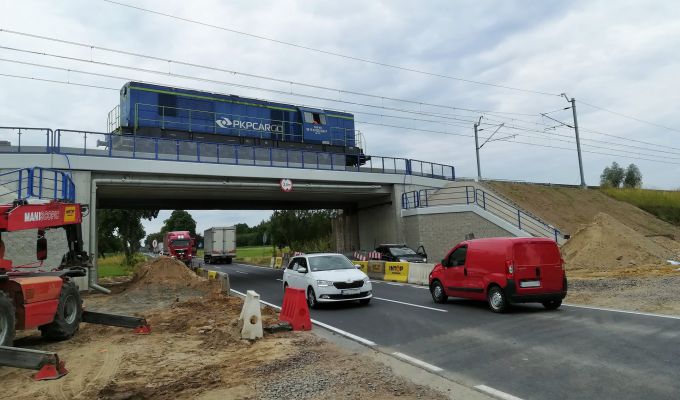 Stutonowe lokomotywy przetestowały nowe wiadukty i mosty na CMK