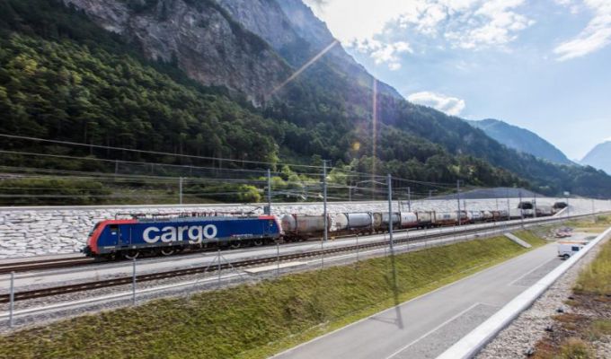 Zapewnienie przepustowości dla ruchu towarowego w tunelu Gottharda