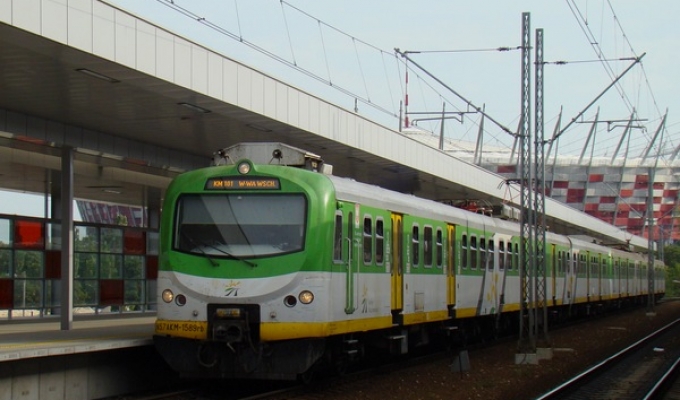 Koleje Mazowieckie naprawią 17 pociągów EN57AKM