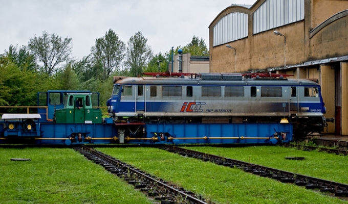PKP IC sprzedaje 5 lokomotyw EU07