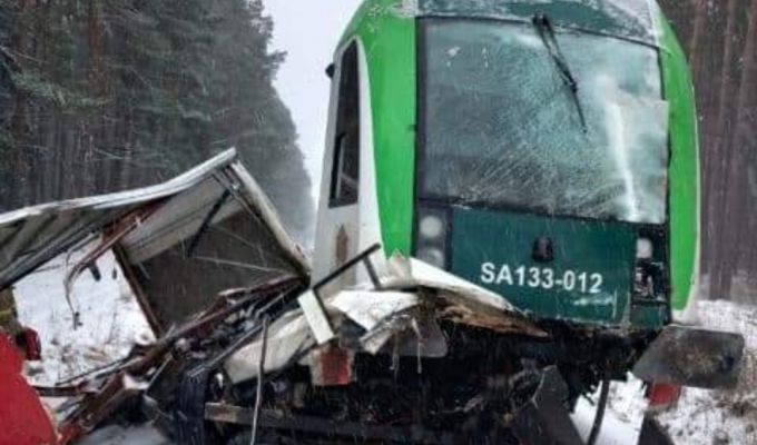 Tragiczny wypadek na niestrzeżonym przejeździe kolejowym w rejonie miejscowości Słomianka