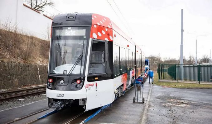 Pierwszy tramwaj Škoda ForCity Smart zmierza do Bonn w Niemczech