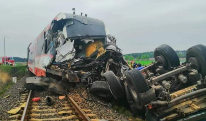 Zarzut spowodowania katastrofy dla kierowcy ciężarówki, sprawcy wypadku w Bolechowie