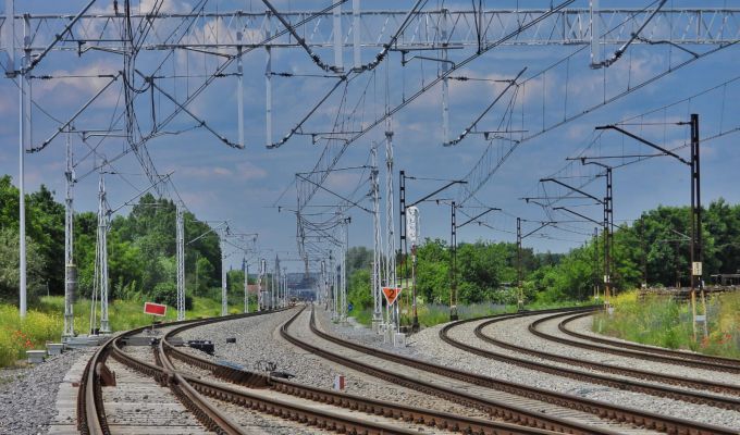 Powstaną nowe przystanki kolejowe w Groszowicach i Dąbrówce Zabłotniej na Mazowszu