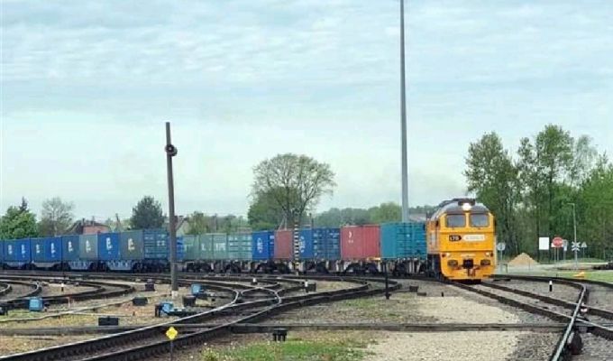 Pilotażowy pociąg LTG Cargo, który pod koniec kwietnia wyjechał na Ukrainę, powrócił na Litwę.