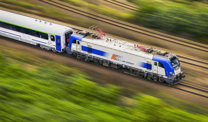 Majówkowe wyjazdy – dodatkowe pociągi PKP Intercity i więcej wagonów w składach