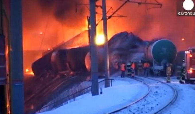 Rosja: pożar 30 wykolejonych cystern z gazem