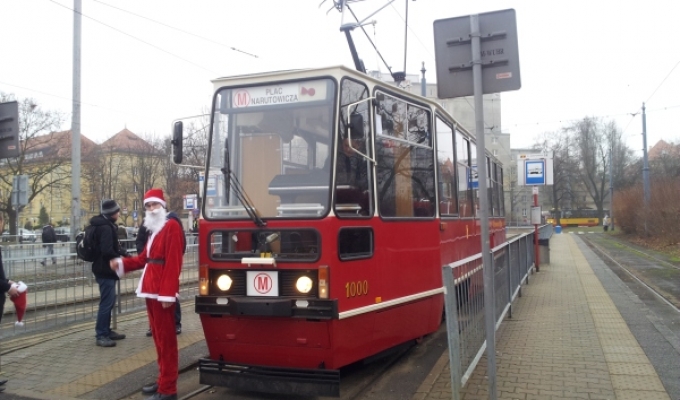 Warszawa: zabytkowym tramwajem na świąteczny jarmark [ZDJĘCIA]