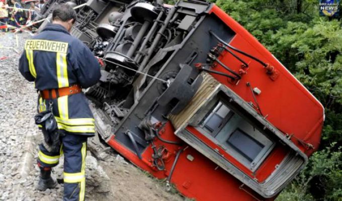 Szwajcaria: wagon osunął się w przepaść