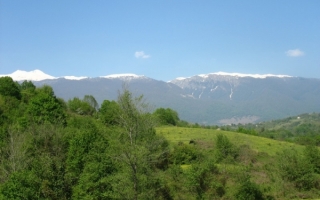 Widok z pociągu na Kaukaz.